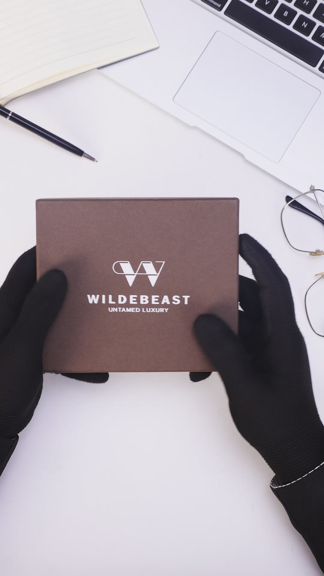 Wildebeast The Outrider leather wallet – product video