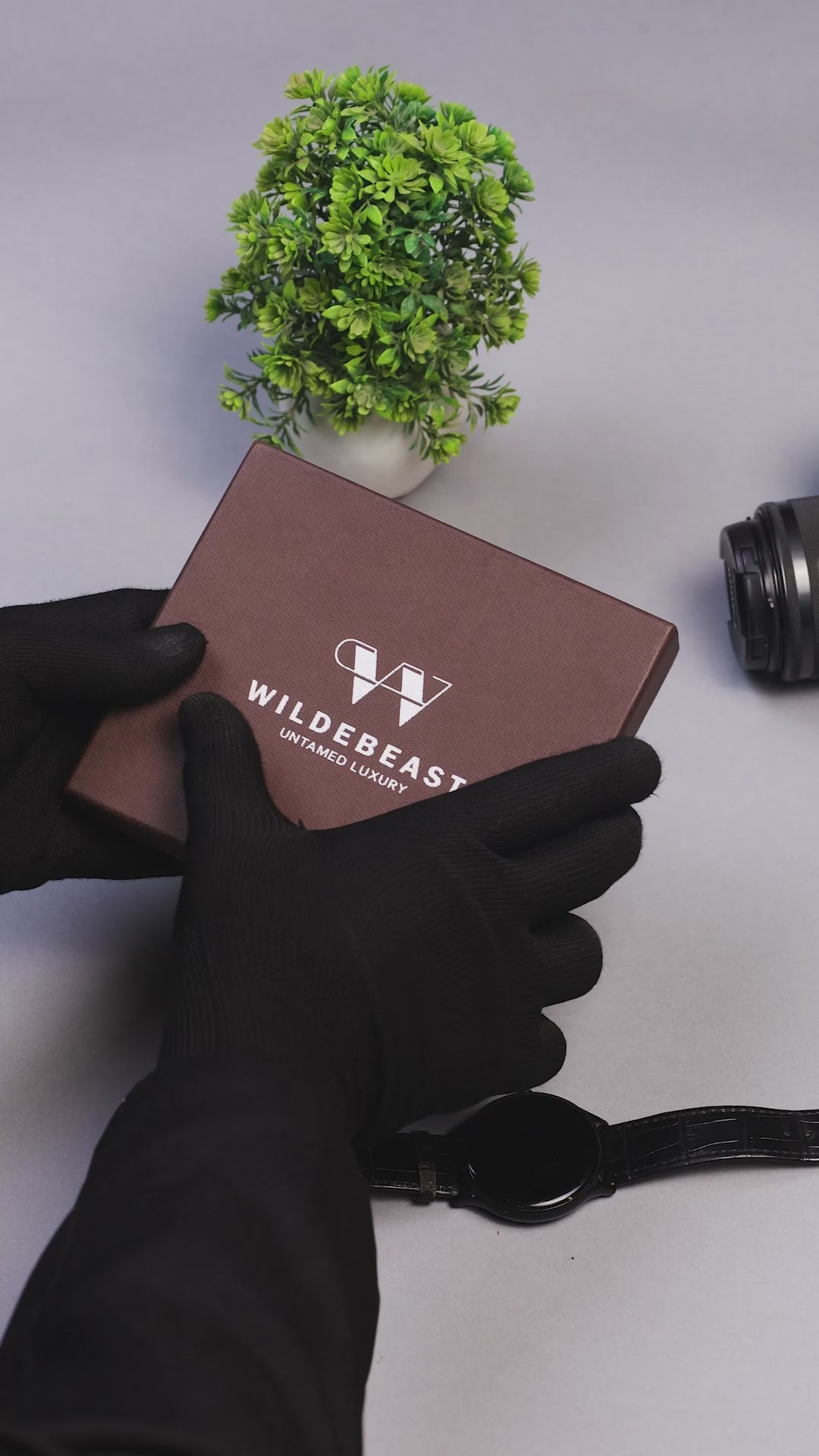 Wildebeast The Nomad leather wallet – product video