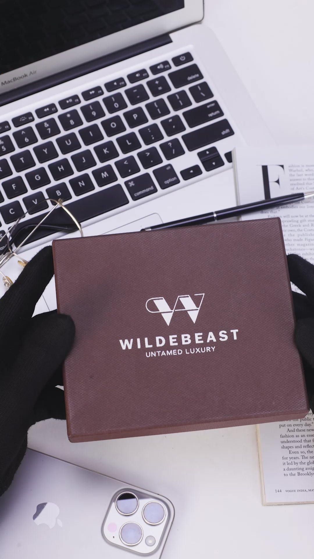 Wildebeast The Drift black leather wallet – product video