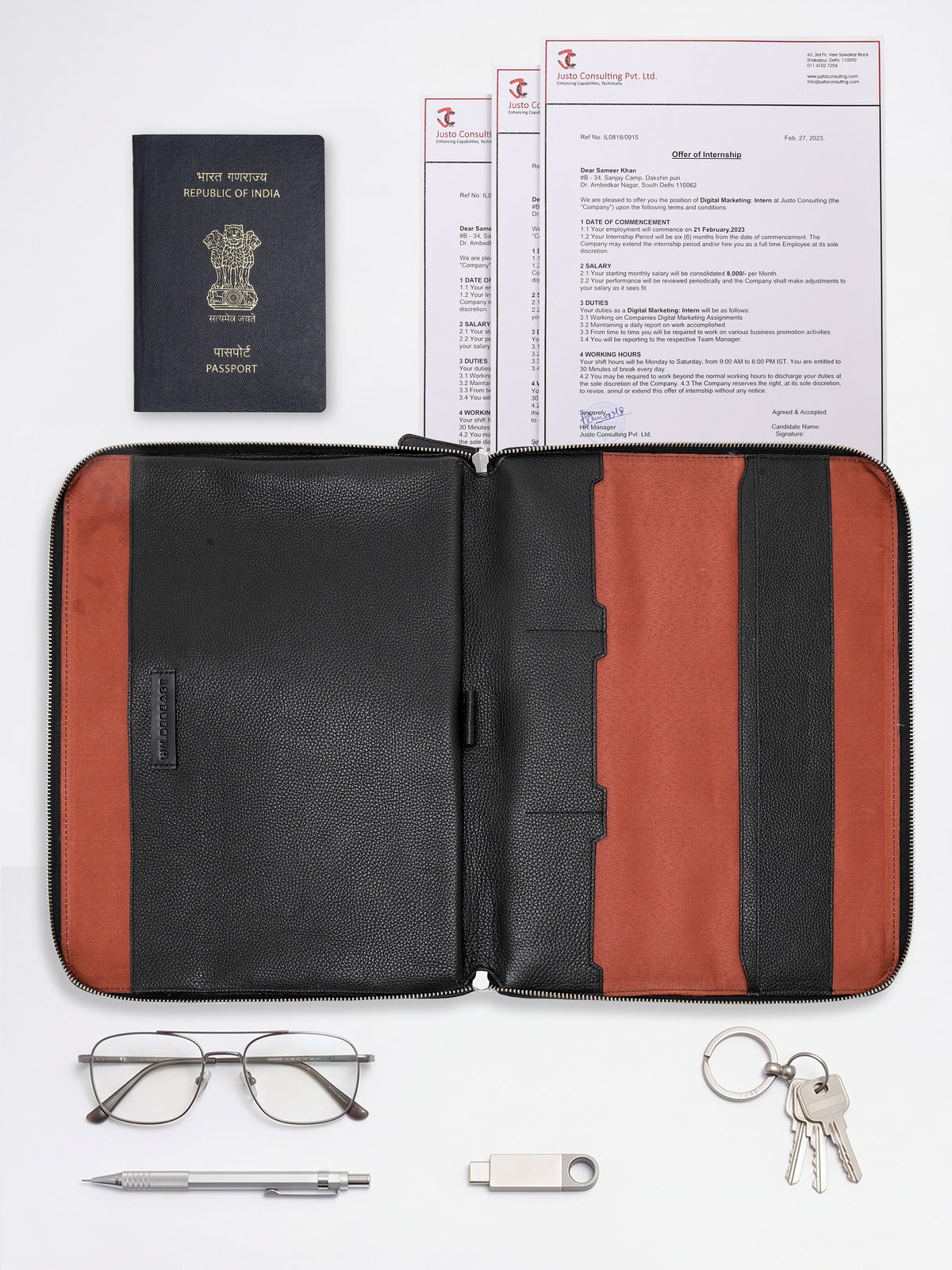 What fits in The Dock Tech Folio: passport, documents, glasses, pen, USB drive and keys